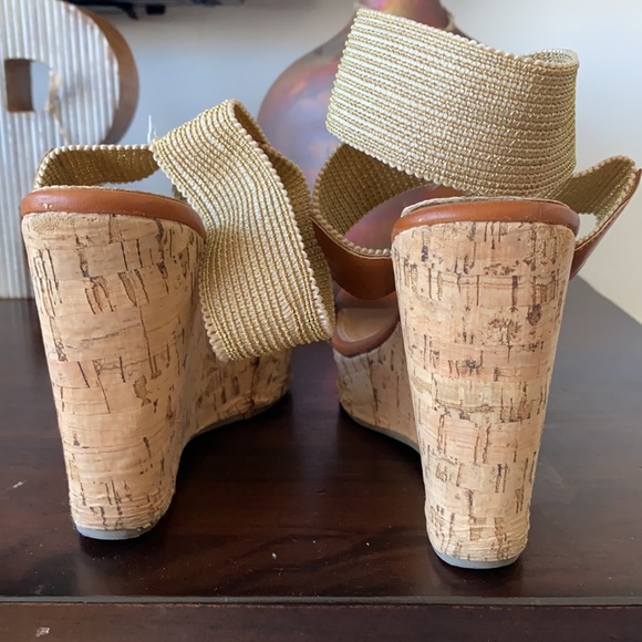 Cathy Jean - Brown Gold Strap Wedge - Picture 3 of 6